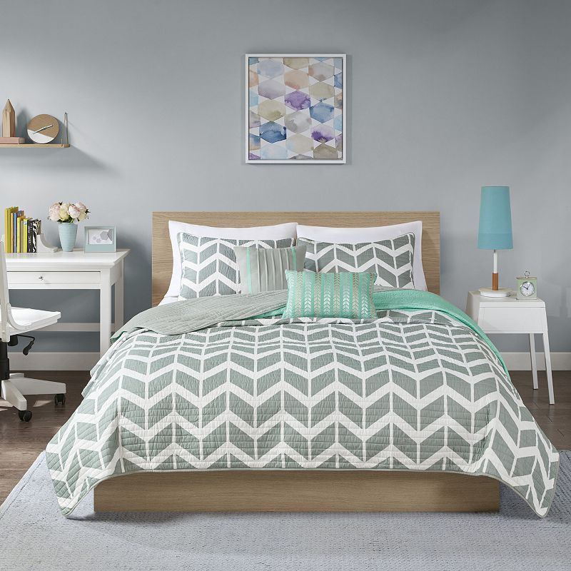 Intelligent Design Elle Chevron Reversible Coverlet Set