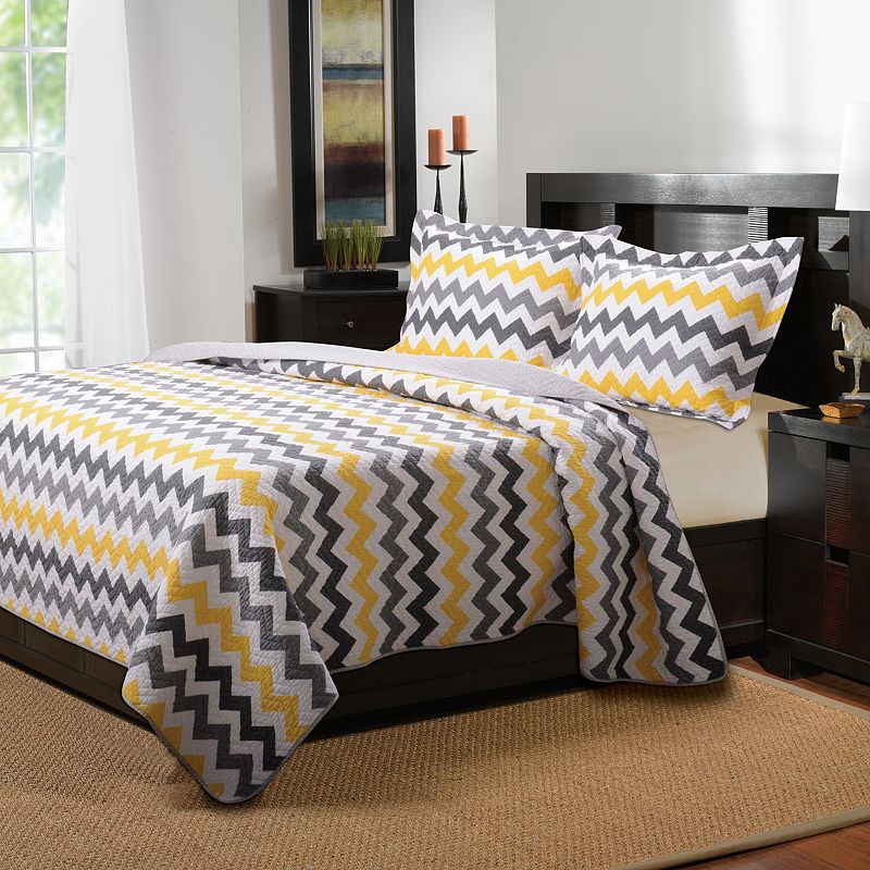 Vida Chevron Reversible Quilt Set