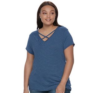 Juniors' Plus Size SO® Crisscross Front Tee