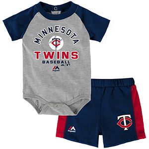 Baby Majestic Minnesota Twins Fan Favorite Bodysuit & Shorts Set