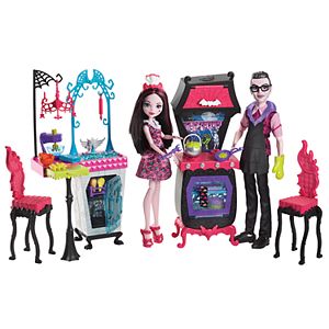 Monster High Monster Family Vampire Kitchen Playset, Draculaura Doll & Dracula Doll Set