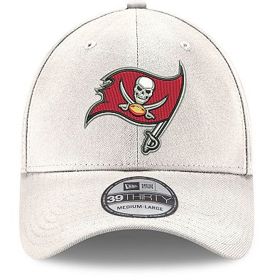 Men's New Era White Tampa Bay Buccaneers Iced II 39THIRTY Flex Hat