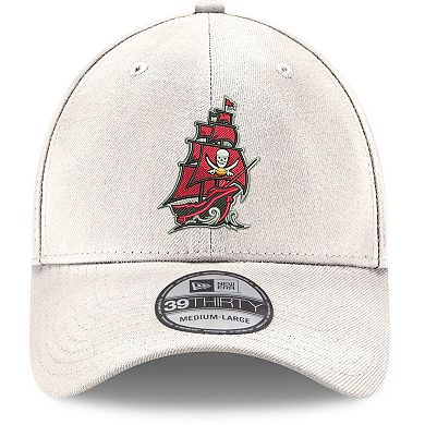 Men's New Era White Tampa Bay Buccaneers Alternate Logo Iced II 39THIRTY Flex Hat