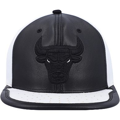 Men's Mitchell & Ness Black/White Chicago Bulls NBA Day One Snapback Hat