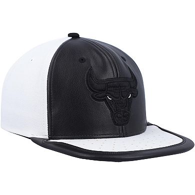 Men's Mitchell & Ness Black/White Chicago Bulls NBA Day One Snapback Hat
