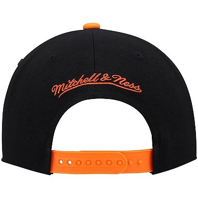 Men's Mitchell & Ness Black/Orange New York Knicks Gradient Wordmark Snapback Hat