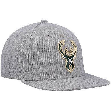 Men's Mitchell & Ness Heathered Gray Milwaukee Bucks 2.0 Snapback Hat