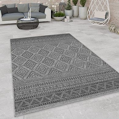 Trellis Outdoor Rug for Patio with Modern Boho Pattern