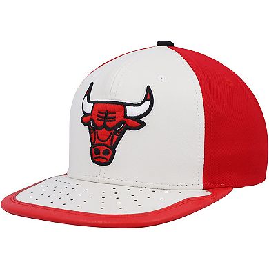 Men's Mitchell & Ness White/Red Chicago Bulls Day One Snapback Hat