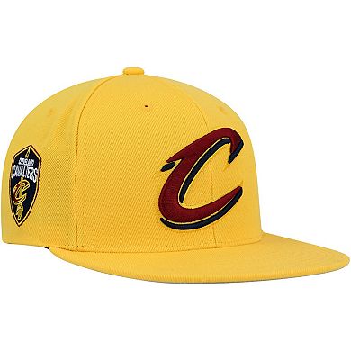 Men's Mitchell & Ness Gold Cleveland Cavaliers Side Core 2.0 Snapback Hat