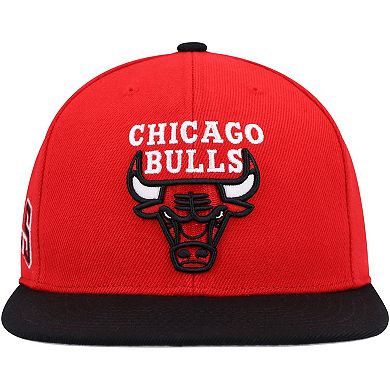 Men's Mitchell & Ness Red/Black Chicago Bulls Side Core 2.0 Snapback Hat