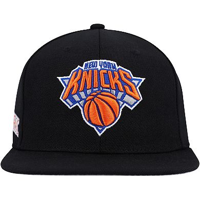 Men's Mitchell & Ness Black New York Knicks Side Core 2.0 Snapback Hat