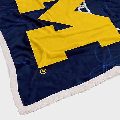 Michigan Wolverines 60'' x 80'' Fan Chain Flannel Sherpa Blanket