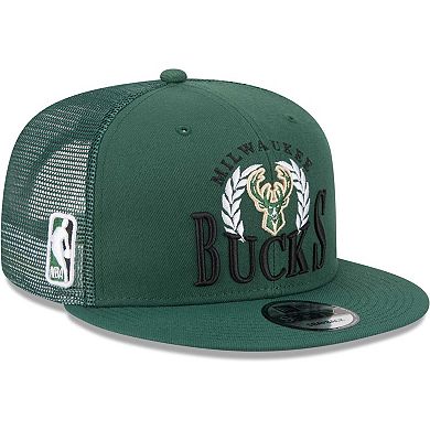 Men's New Era  Hunter Green Milwaukee Bucks Bold Laurels 9FIFTY Snapback Hat