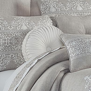 Five Queens Court Annie Tufted Round Decorative Throw Pillow
