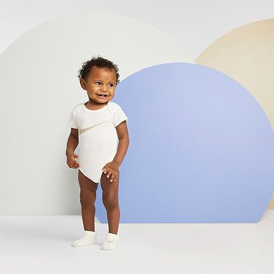 Newborn Baby Nike 12-Piece Sleep & Play, Bodysuit, Pants & Accessories Gift Set