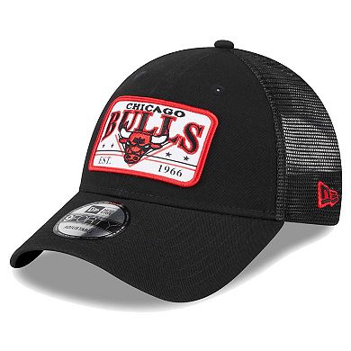 Men's New Era  Black Chicago Bulls Plate Oversized Patch Trucker 9FORTY Adjustable Hat