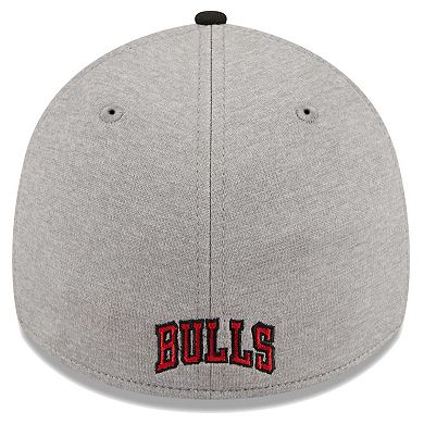 Men's New Era Gray/Black Chicago Bulls Striped 39THIRTY Flex Hat