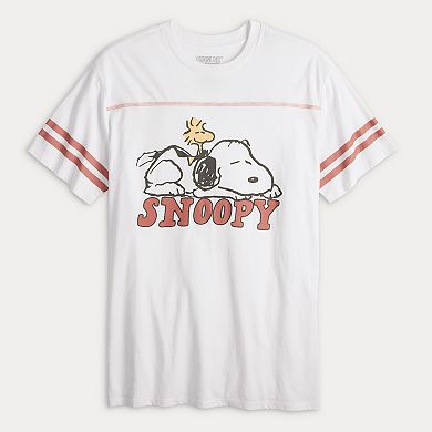 Juniors' Peanuts Sleepy Snoopy Graphic Tee