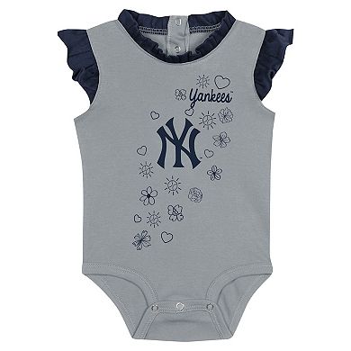 Girls Newborn & Infant Fanatics Branded Gray New York Yankees Happy Baseball Bodysuit, Bib & Bootie Set