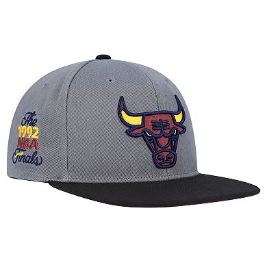 Men's Mitchell & Ness Gray/Black Chicago Bulls Core Snapback Hat
