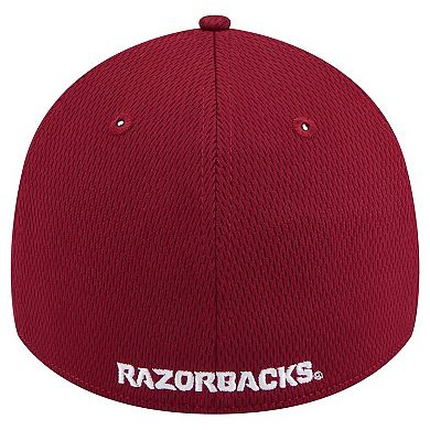 Men's New Era Cardinal Arkansas Razorbacks Active Slash Sides 39THIRTY Flex Hat