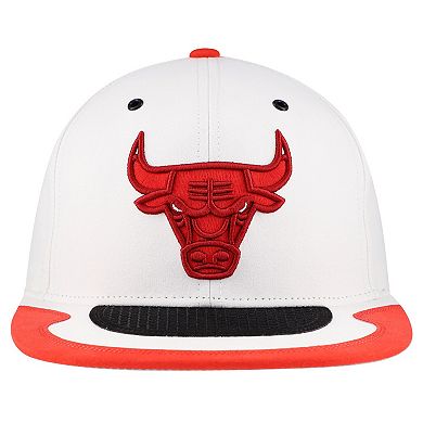 Men's Mitchell & Ness White Chicago Bulls Day 4 Snapback Hat