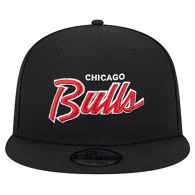 Men's New Era Black Chicago Bulls Evergreen Script Side Patch 9FIFTY Snapback Hat