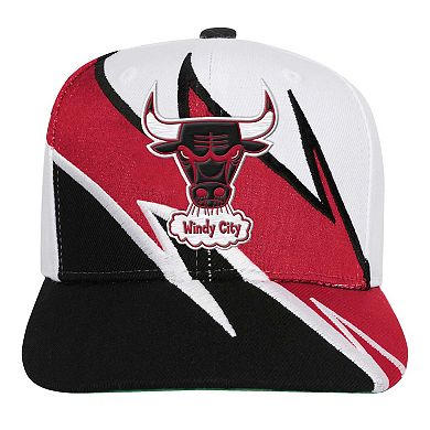 Youth Mitchell & Ness White Chicago Bulls Wave Runner Snapback Hat