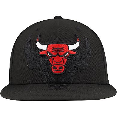 Men's New Era Black Chicago Bulls Blackout Shadow Logo 59FIFTY Fitted Hat