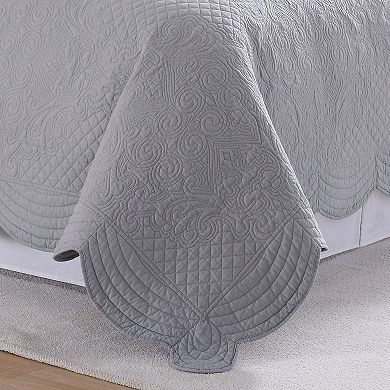 American Traditions French Tile Scalloped Quilt Set with Shams