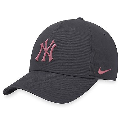 Women's Nike Graphite New York Yankees Desert Berry Club Adjustable Hat