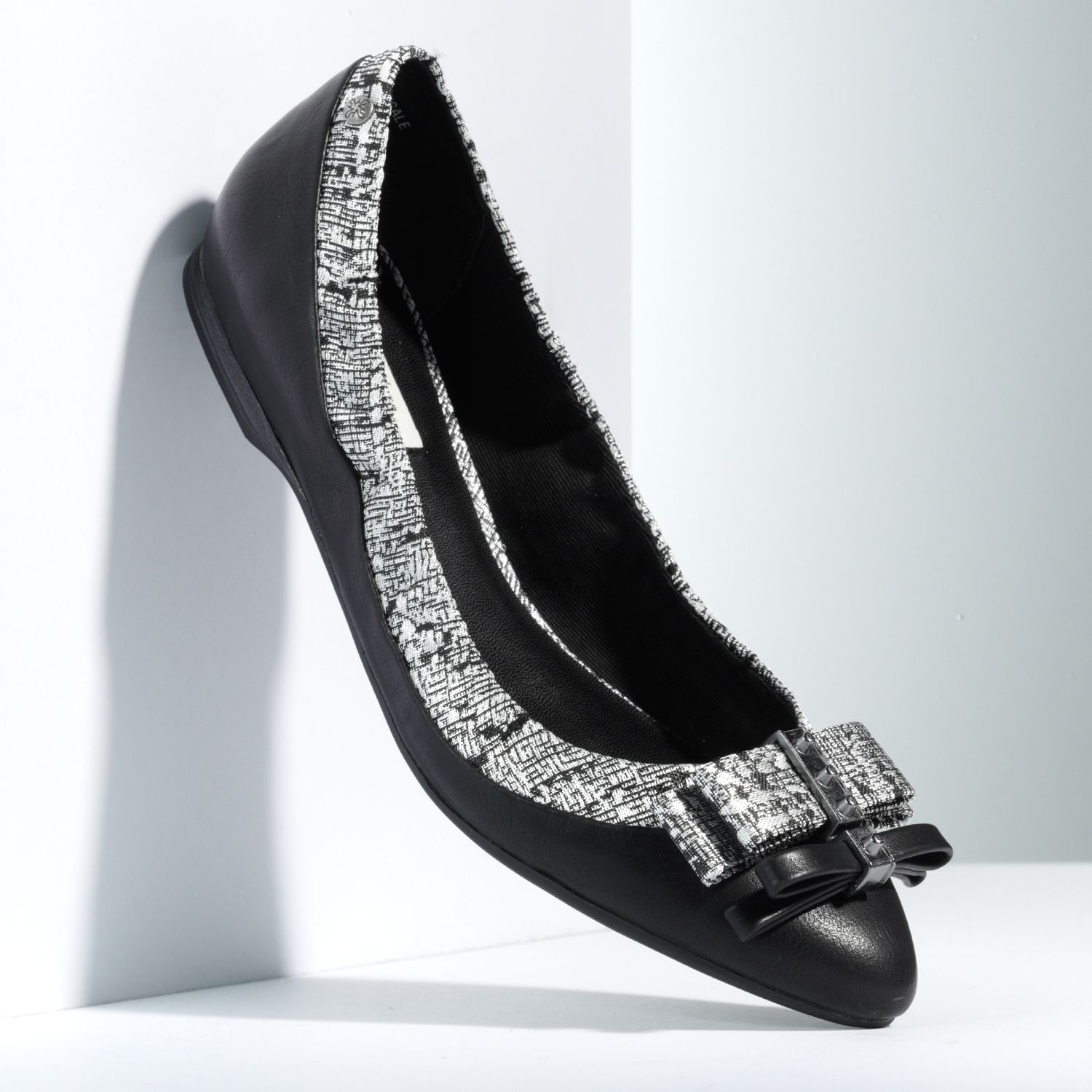 vera wang flat shoes