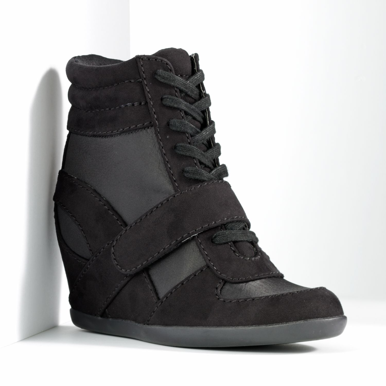 black wedge tennis shoes