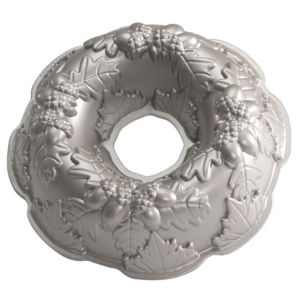 Nordicware 12 HOLIDAY WREATH 10 Cup BUNDT CAKE Pan HEAVY Cast