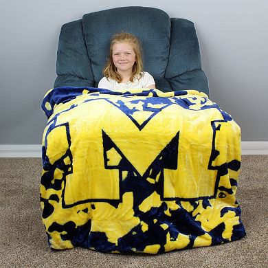 Michigan Wolverines Throw Blanket