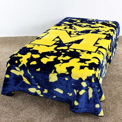 Michigan Wolverines Throw Blanket