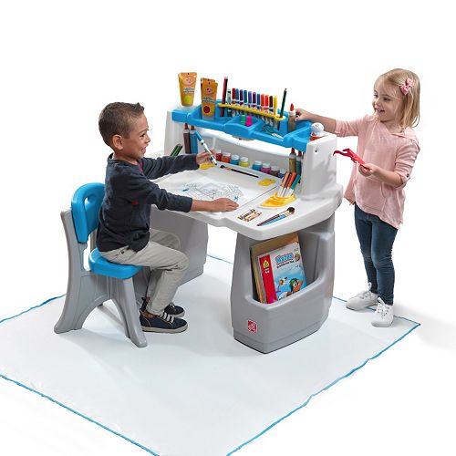 Step2 Deluxe Art Desk with Splat Mat