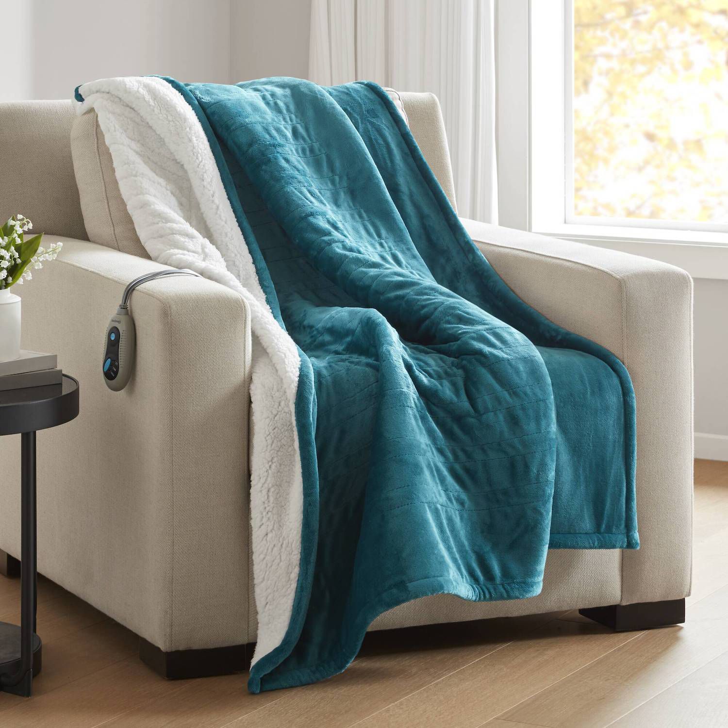 Beautyrest Oversized Reversible Microlight to Berber Electric Heated Throw Blanket