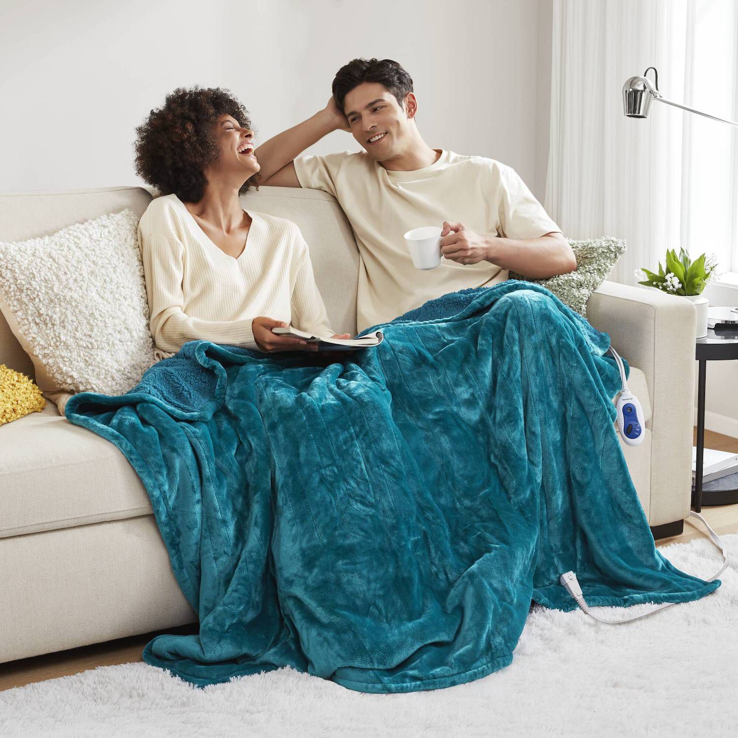 Beautyrest Oversized Reversible Microlight to Berber Electric Heated Throw Blanket