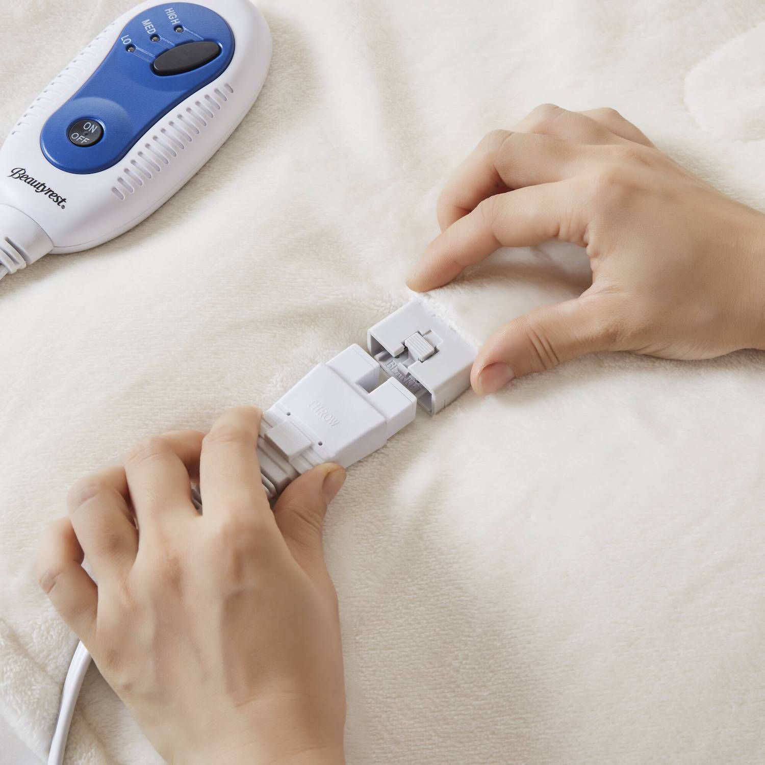 Beautyrest Oversized Reversible Microlight to Berber Electric Heated Throw Blanket