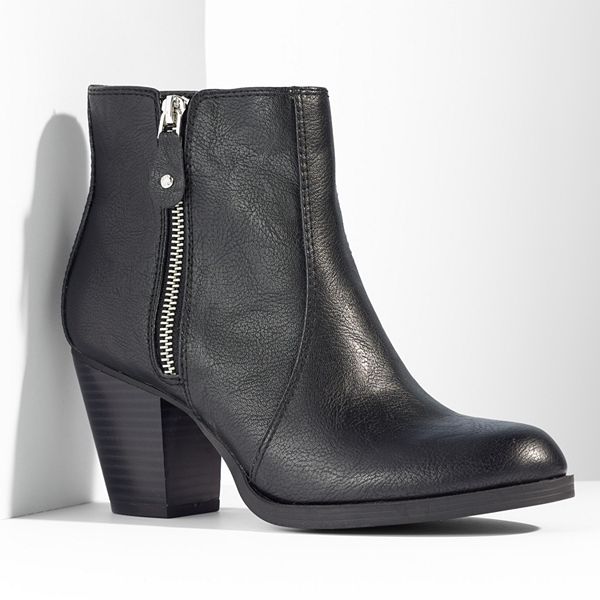vera wang black ankle boots