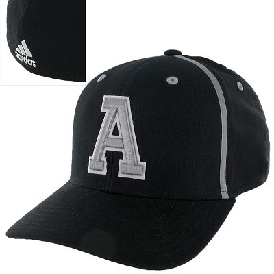 Adidas fitted baseball cap hotsell