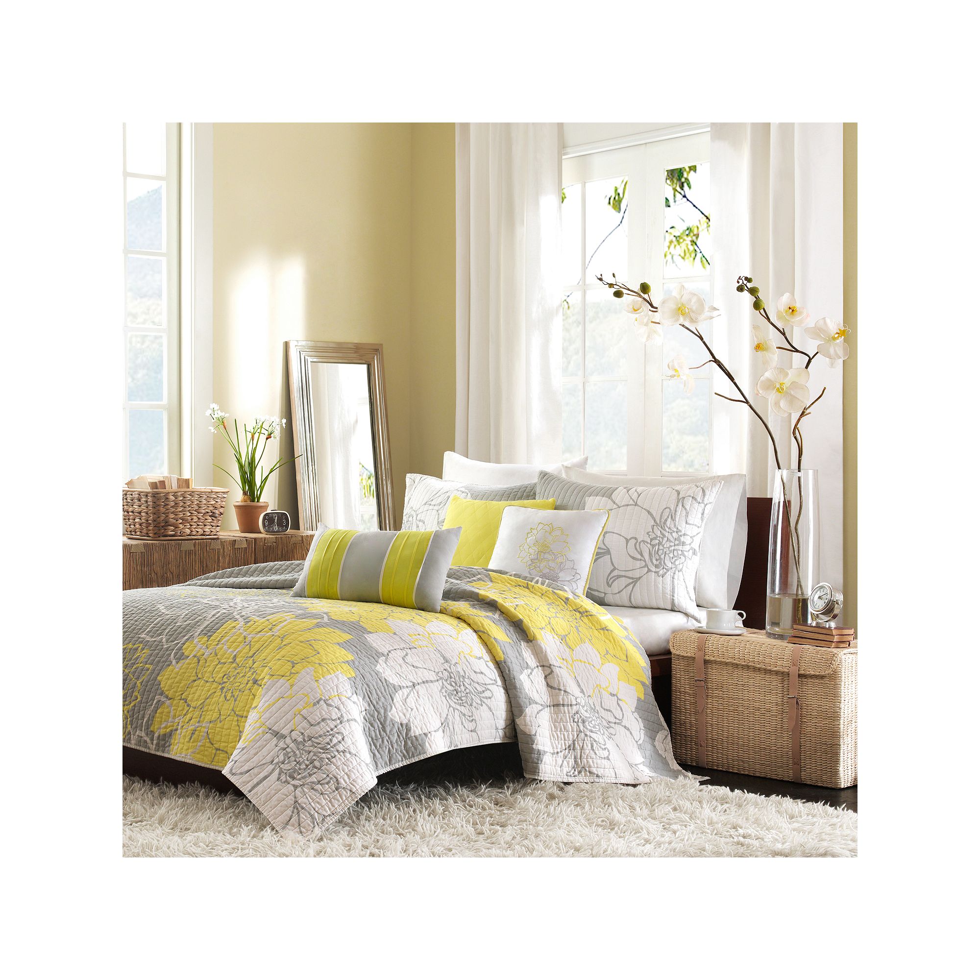 Madison Park Brianna 6-Piece Floral Quilt Set with Shams and Throw Pillows,