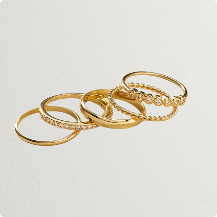 Five rings stack loosely on top of eachother.