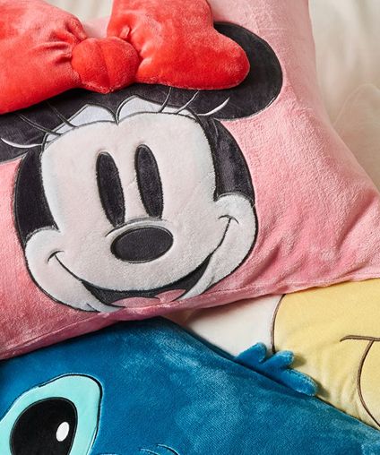 Mickey Mouse & Friends themed bedding.