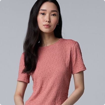 Woman wearing short sleeve pink top