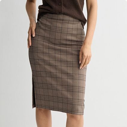 Woman wearing a knee-length skirt