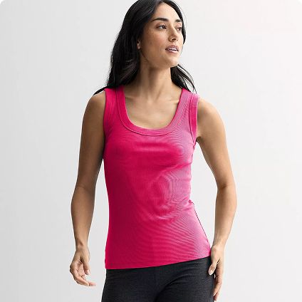 Woman wearing a sleeveless pink top