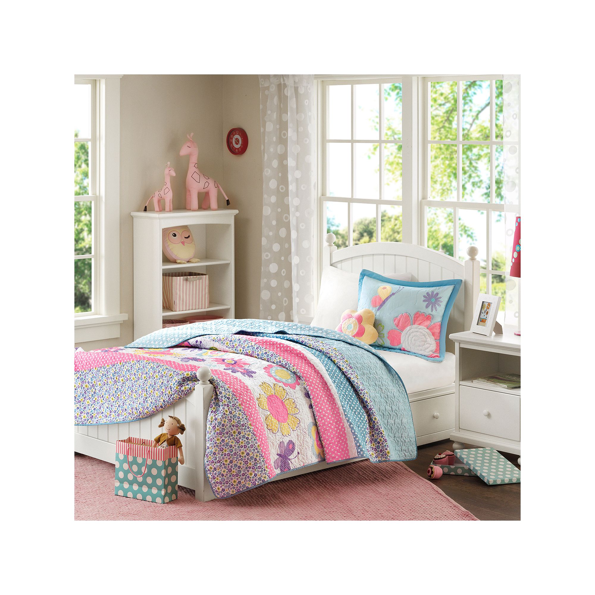 Intelligent Design Blooming Butterflies Reversible Quilt Set with Throw Pil